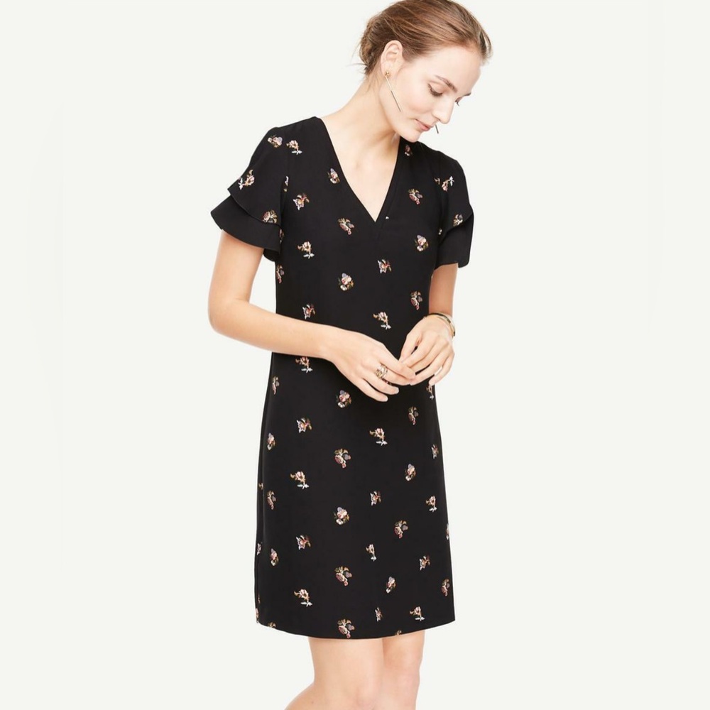 Ann Taylor Dress Sz 0 Black Shift Tossed Floral Double Ruffle Flutter Sleeve
